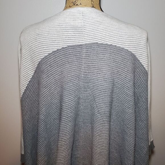 Lululemon It All Lines Up Poncho - Picture 12 of 15